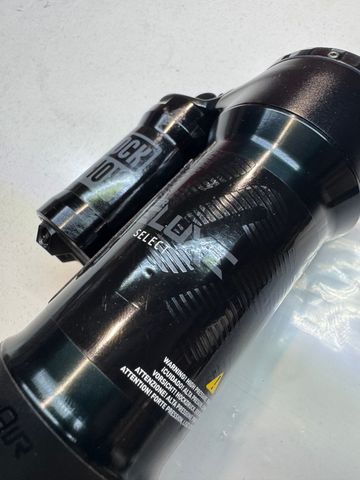 Käytetty RockShox SuperDelux Select 2021 Rear Suspension