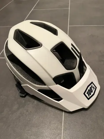 Used 100% MTB Helm Altis Helmet bike — image 4 of 8