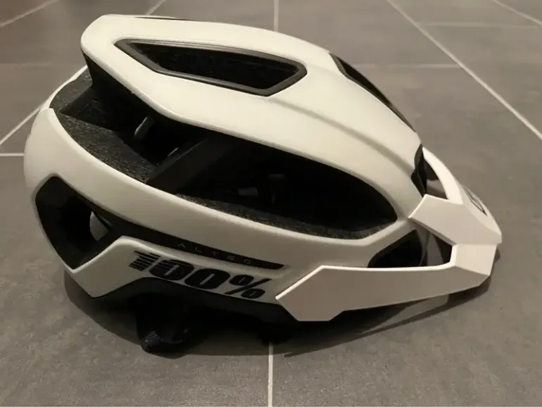 Used 100% MTB Helm Altis Helmet bike — image 5 of 8