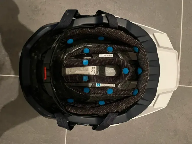 Used 100% MTB Helm Altis Helmet bike — image 8 of 8