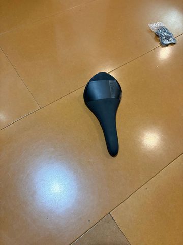Použité 2020 Fizik Aliante R5 Saddle Saddles & Seatposts