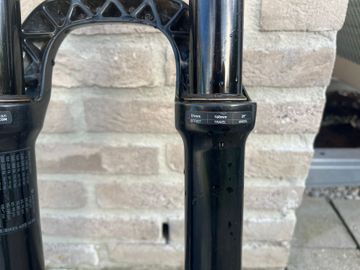 Used RockShox 35 Gold RL DebonAir bike — image 7 of 12