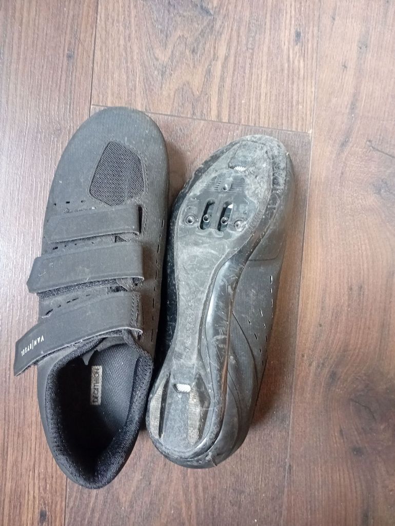 Used 2025 shoes road 100 black bike — image 2 of 2