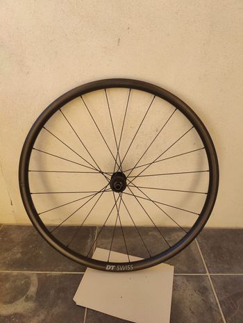 Used Dt Swiss Gravel LN 700c Wheelset bike — image 3 of 9