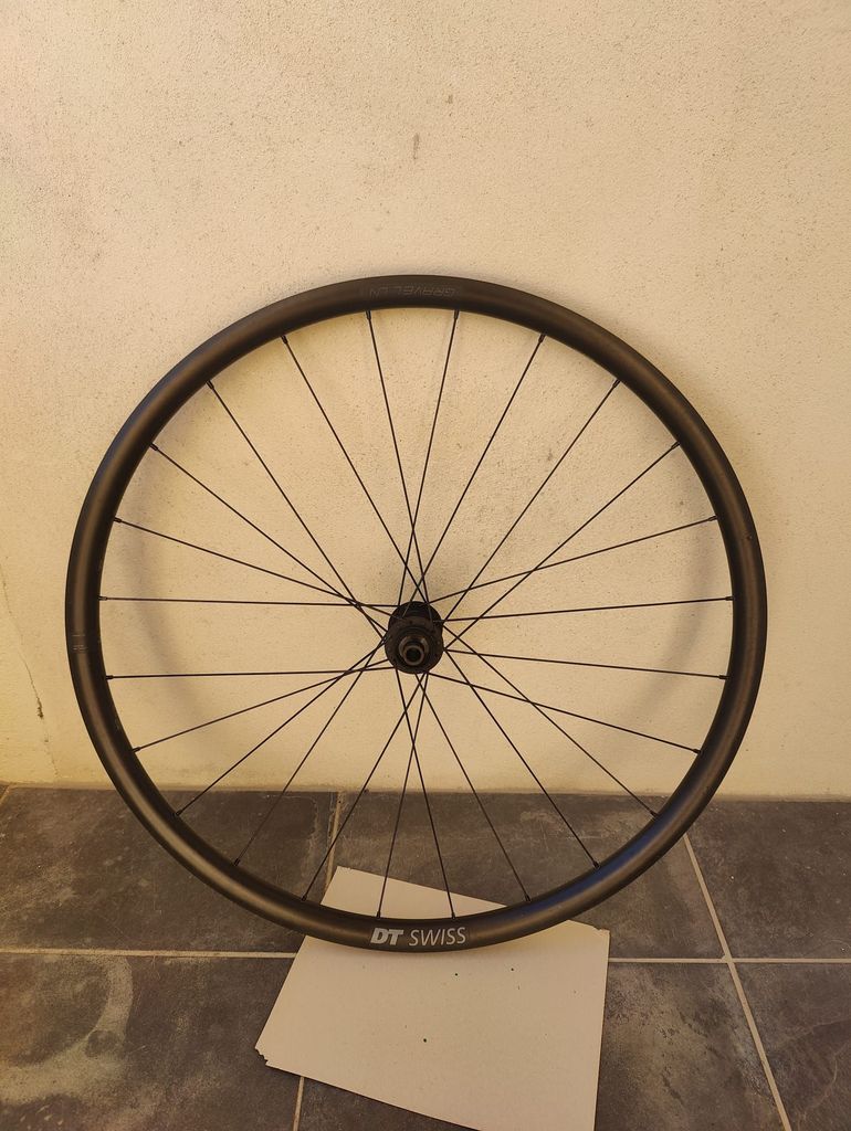 Used Dt Swiss Gravel LN 700c Wheelset bike — image 3 of 9