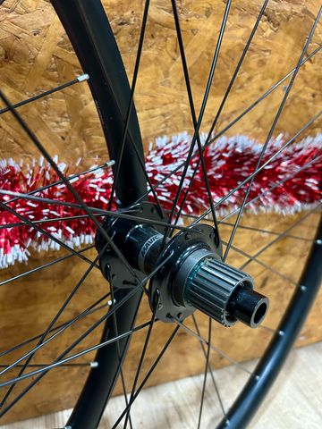 Used 2025 Mavic Allroad Disc 1 bike — image 2 of 4