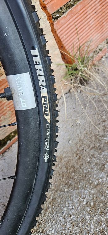 Used 2020 DT Swiss GR 1600 Spline 25 700C Wheelset bike — image 2 of 5