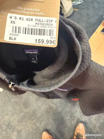 Used Patagonia Women's R1® Air Full-Zip bike — image 2 of 3