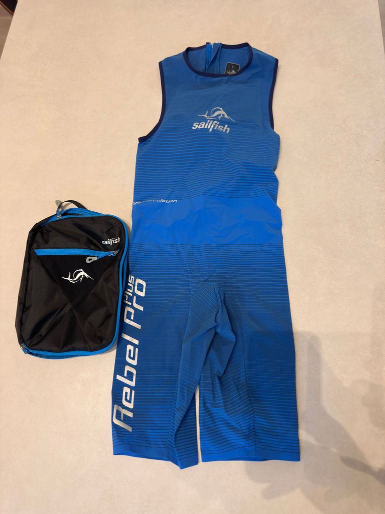 Swimskin Triathlon Sailfish Rebel Pro Plus 1 Pour Homme - Tissu Hydrophobe, Fermeture Arrière - Taille L, Couleur Bleue