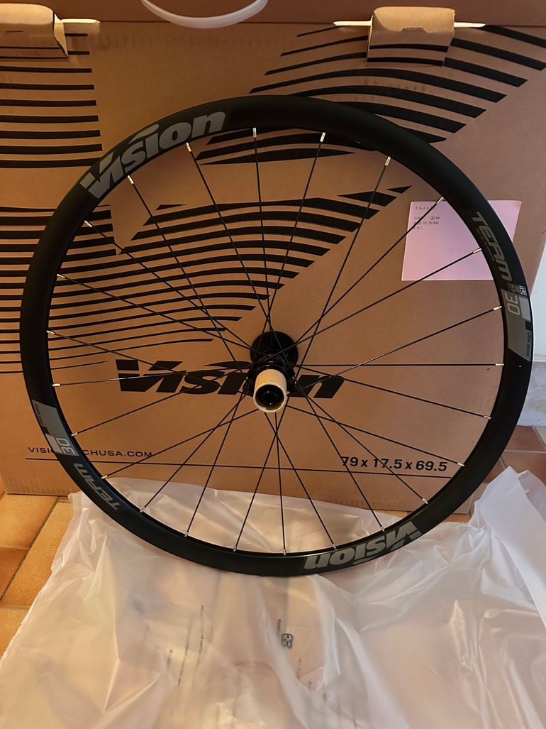 Used Vision Team 30 Clincher Disc Brake Wheelset bike — image 1 of 5
