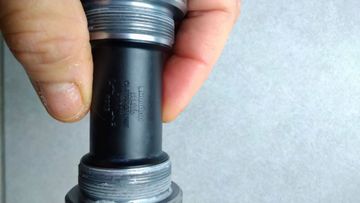 Used Shimano SM-BB7900 1.37X24 Bottom Bracket bike — image 4 of 5