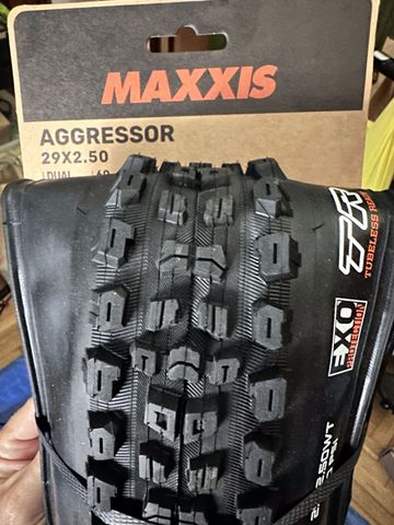 Maxxis Aggressor 29x2.5 DD 2025 Tyres & Tubes d'occasion