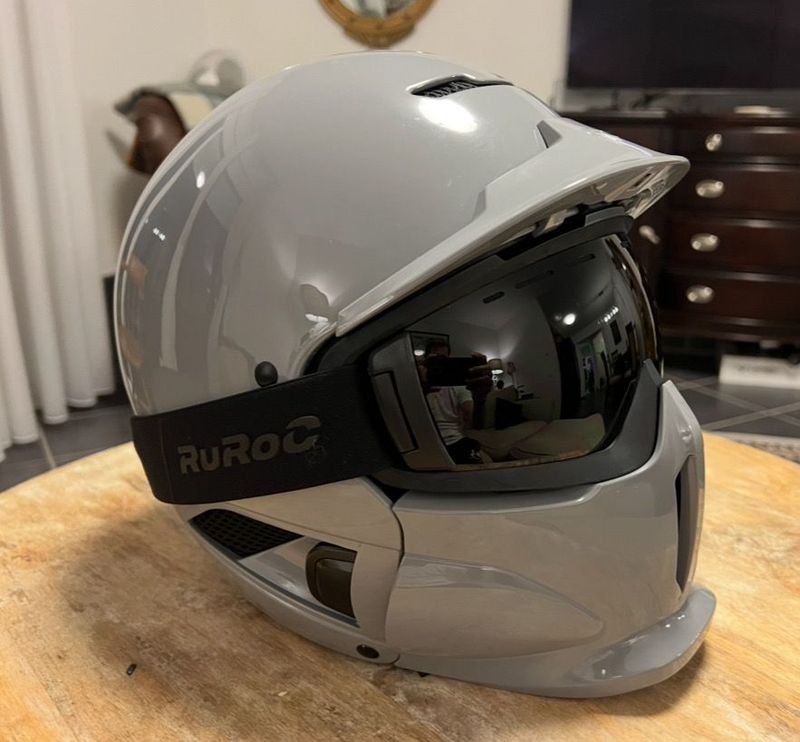 Použité 2023 Ruroc Ski Helmet Wintersport Accessories
