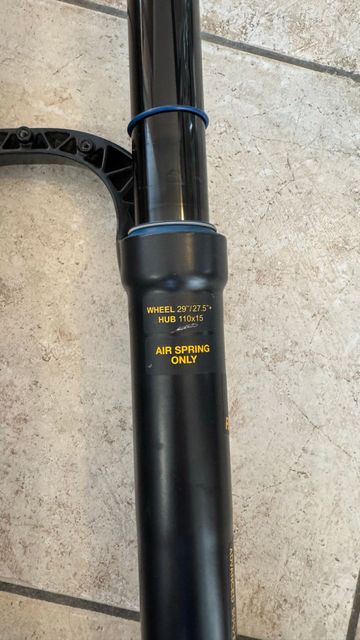Used 2024 Öhlins RXF36 m.2 Air TTX18 29" 44mm Offset 140mm Travel bike — image 4 of 6