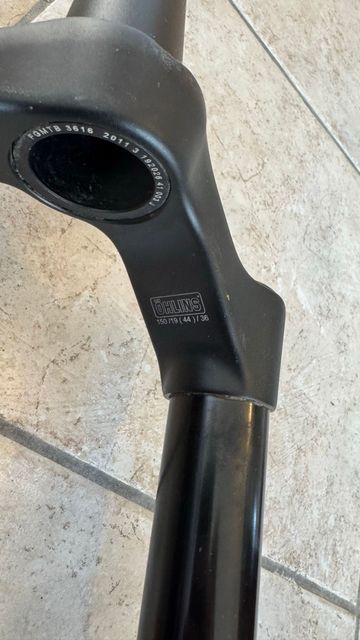 Used 2024 Öhlins RXF36 m.2 Air TTX18 29" 44mm Offset 140mm Travel bike — image 5 of 6
