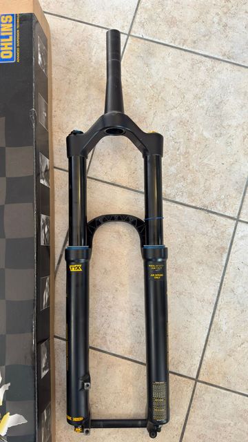 Used 2024 Öhlins RXF36 m.2 Air TTX18 29" 44mm Offset 140mm Travel bike — image 2 of 6