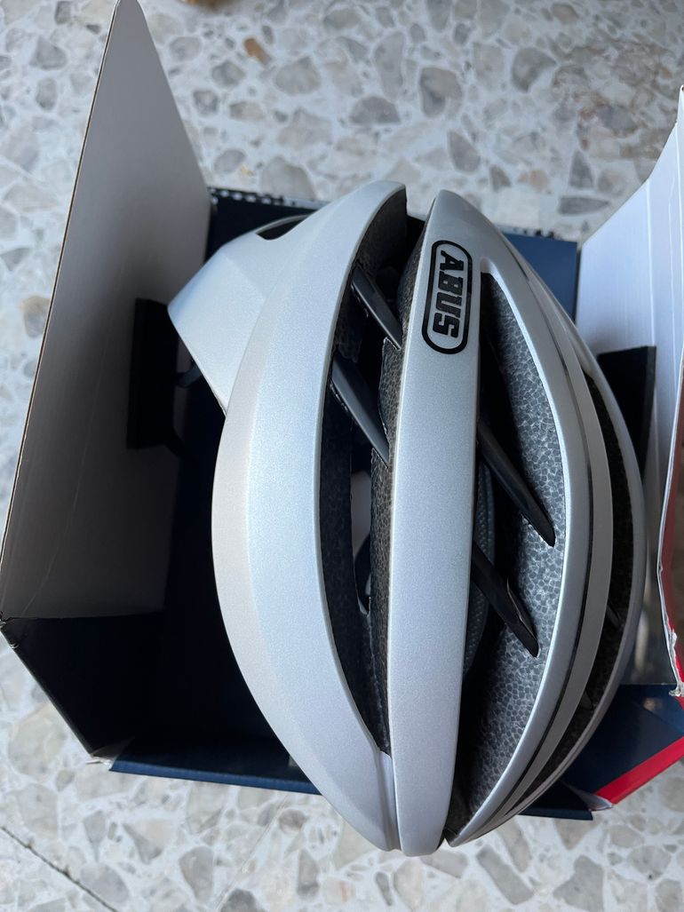 Used ABUS Abus Aventor Gleam Silver Helmet 2025 bike — image 4 of 4