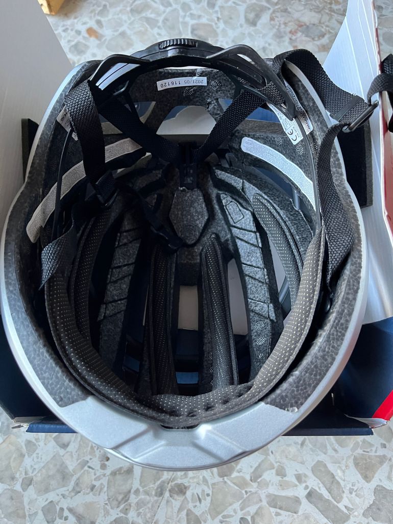 Used ABUS Abus Aventor Gleam Silver Helmet 2025 bike — image 3 of 4
