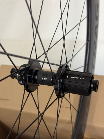 Used 2025 Aeolus RSL 62 TLR Disc REAR ONLY, Shimano HG 10/11-speed bike — image 5 of 13