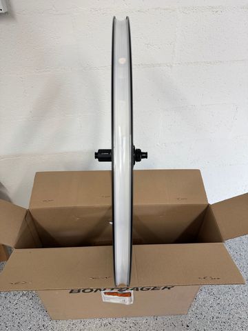 Used 2025 Aeolus RSL 62 TLR Disc REAR ONLY, Shimano HG 10/11-speed bike — image 7 of 13