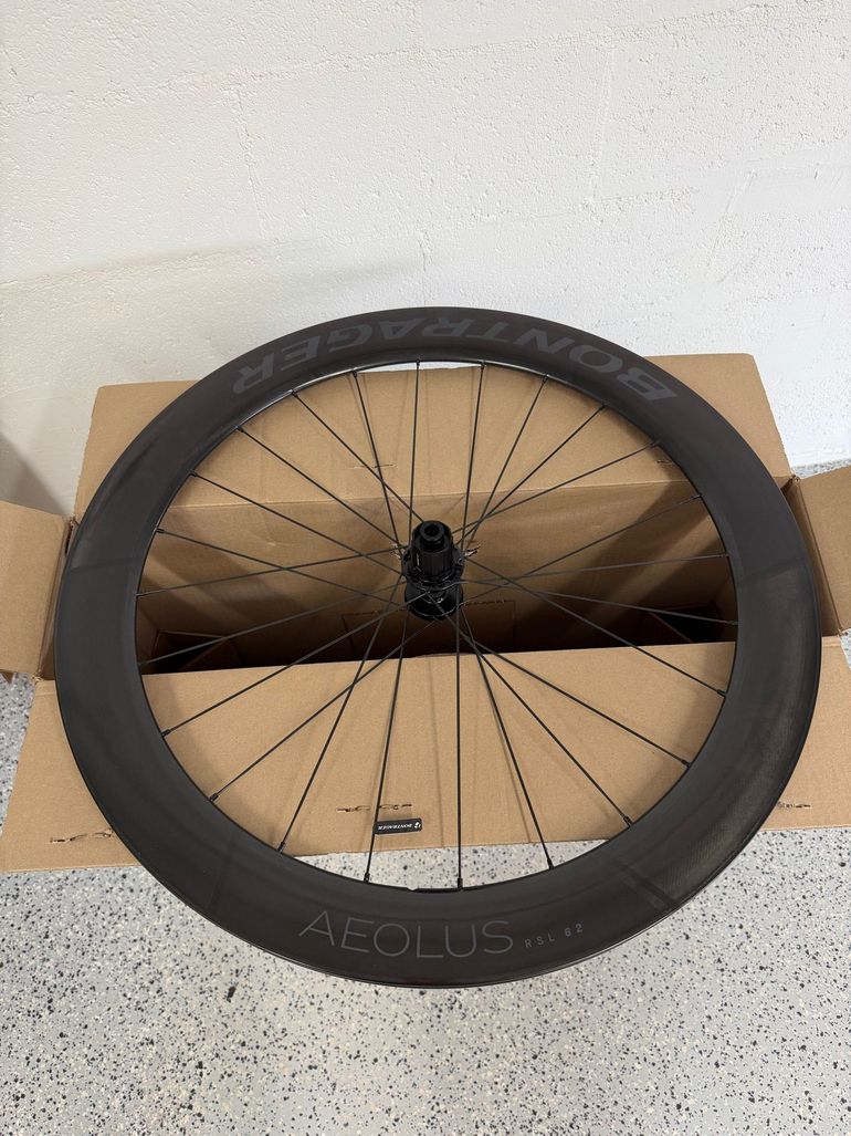 Used 2025 Aeolus RSL 62 TLR Disc REAR ONLY, Shimano HG 10/11-speed bike — image 4 of 13