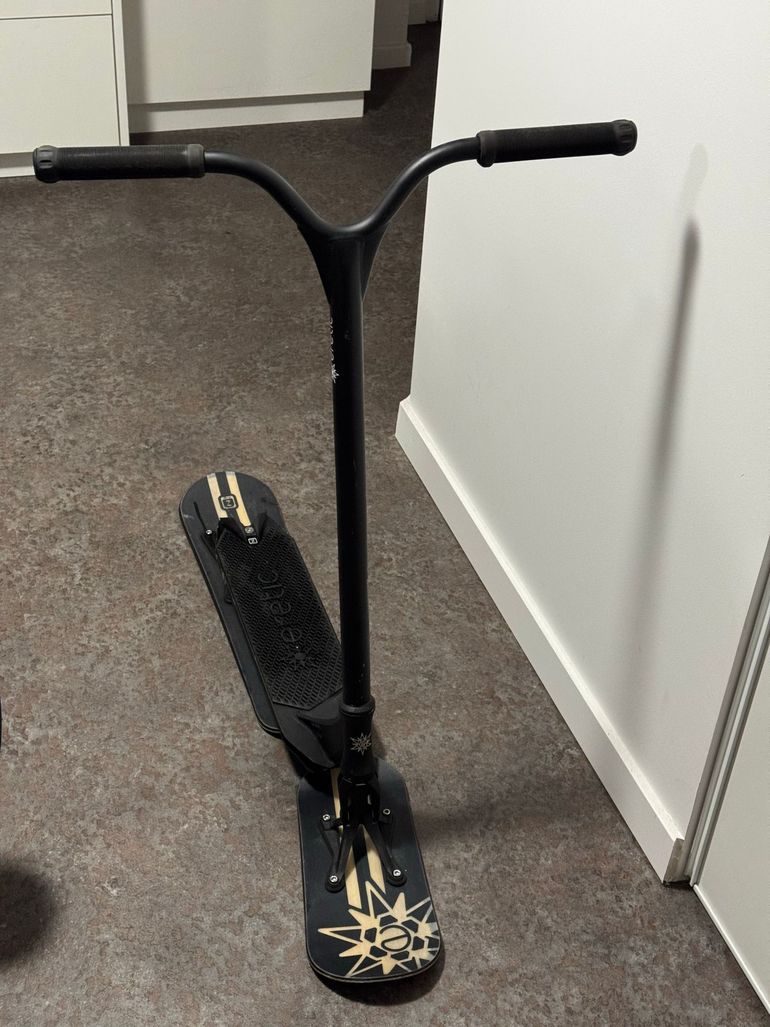 Used eretic Snowscoot Snow Scooter bike — image 1 of 4
