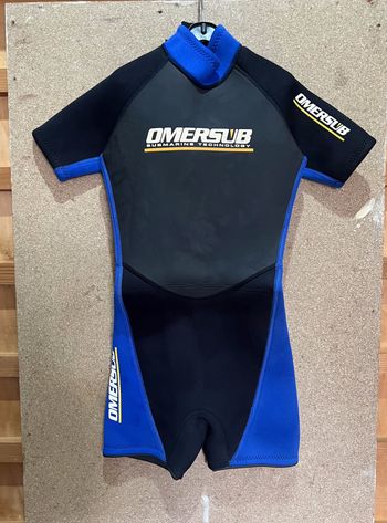 Omersub, Muta bambino short estiva