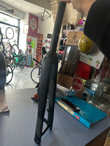Used Specialized Roubaix FACT Carbon Fork 2021 bike — image 2 of 5