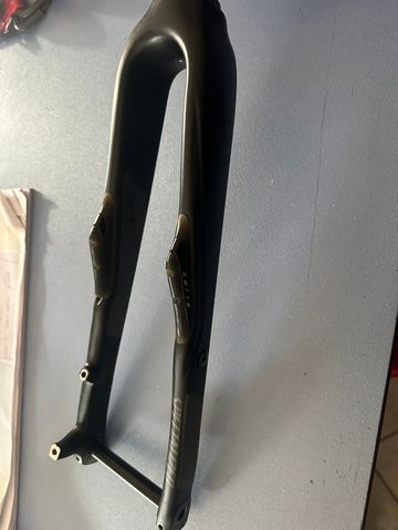 Used Specialized Roubaix FACT Carbon Fork 2021 bike — image 3 of 5
