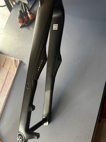 Used Specialized Roubaix FACT Carbon Fork 2021 bike — image 5 of 5