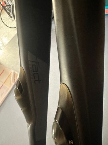Used Specialized Roubaix FACT Carbon Fork 2021 bike — image 4 of 5