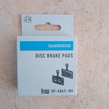 Shimano, Pastilhas de travão de disco metálicas Shimano BP-K04TI-MX
