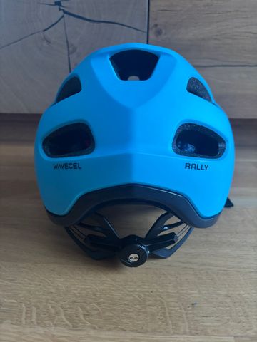 Used Bontrager Rally Wavecel Helmet bike — image 2 of 4