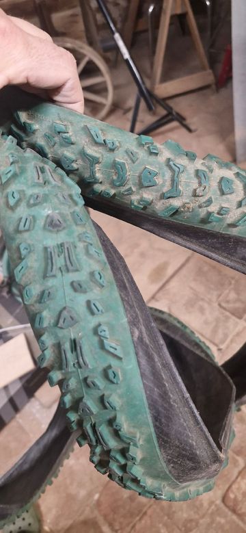 Used 1999 Michelin Wildgripper 26x2.1 Tyres & Tubes