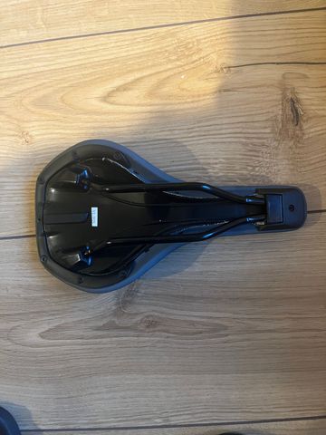 Used Syncros Tofino R 2.0 Channel Saddle + Speed iS Direct Mount Saddlebag 300ml bike — image 2 of 14