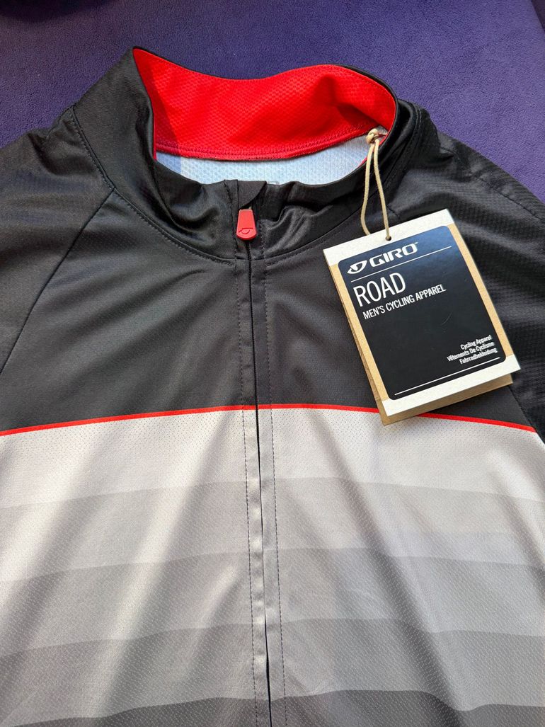 Used Giro Chrono Expert Jersey Black Red Horizon bike — image 5 of 8