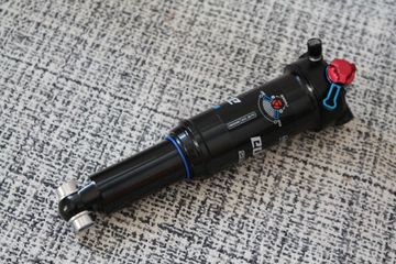Sr Suntour EDGE LO-R 185x55mm Trunnion bike d'occasion — image 3 sur 12