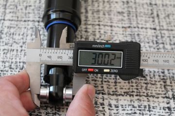 Sr Suntour EDGE LO-R 185x55mm Trunnion bike d'occasion — image 10 sur 12