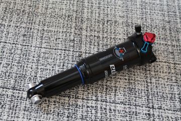Sr Suntour EDGE LO-R 185x55mm Trunnion bike d'occasion — image 9 sur 12