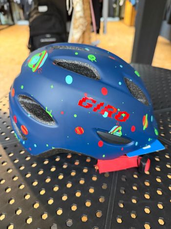 Used Giro Kask rowerowy dziecięcy  SCAMP space blue bike