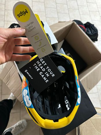 Used 2022 centric plus mips S TDF dsm team bike — image 6 of 8