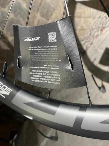Used Zipp 303 S bike — image 4 of 6