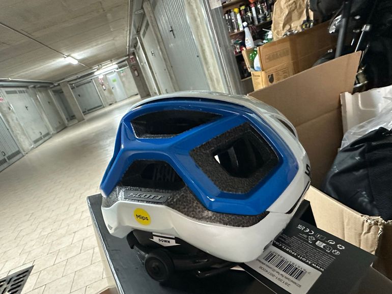 Used 2022 centric plus mips bike — image 4 of 7