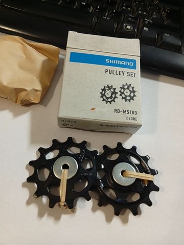 Used Shimano rd-m5100 bike — image 2 of 4