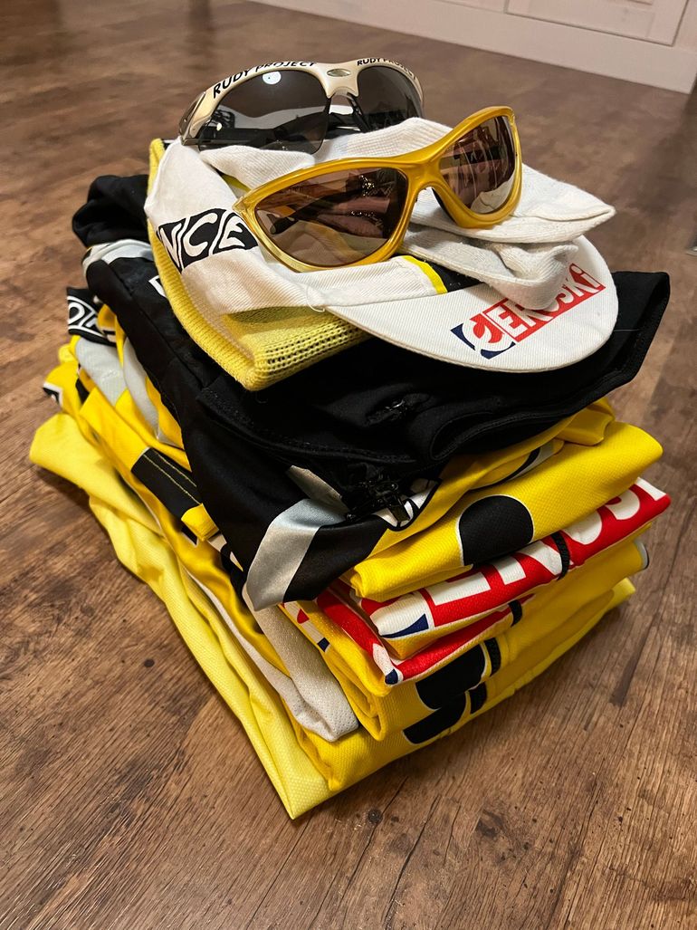 Used 2001 Once Eroski set of jerseys, jacket, gilets, accesories and sunglasses bike — image 7 of 7