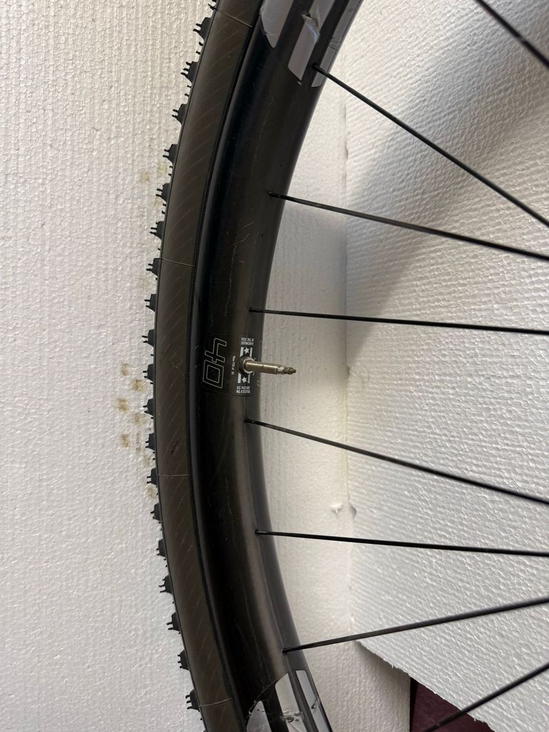 Použité Enve M640 bike — obrázek 35 z 50