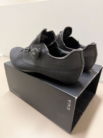 Used Fizik Tempo Overcurve R4 Black Size 43 bike — image 4 of 8