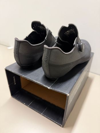 Used Fizik Tempo Overcurve R4 Black Size 43 bike — image 5 of 8