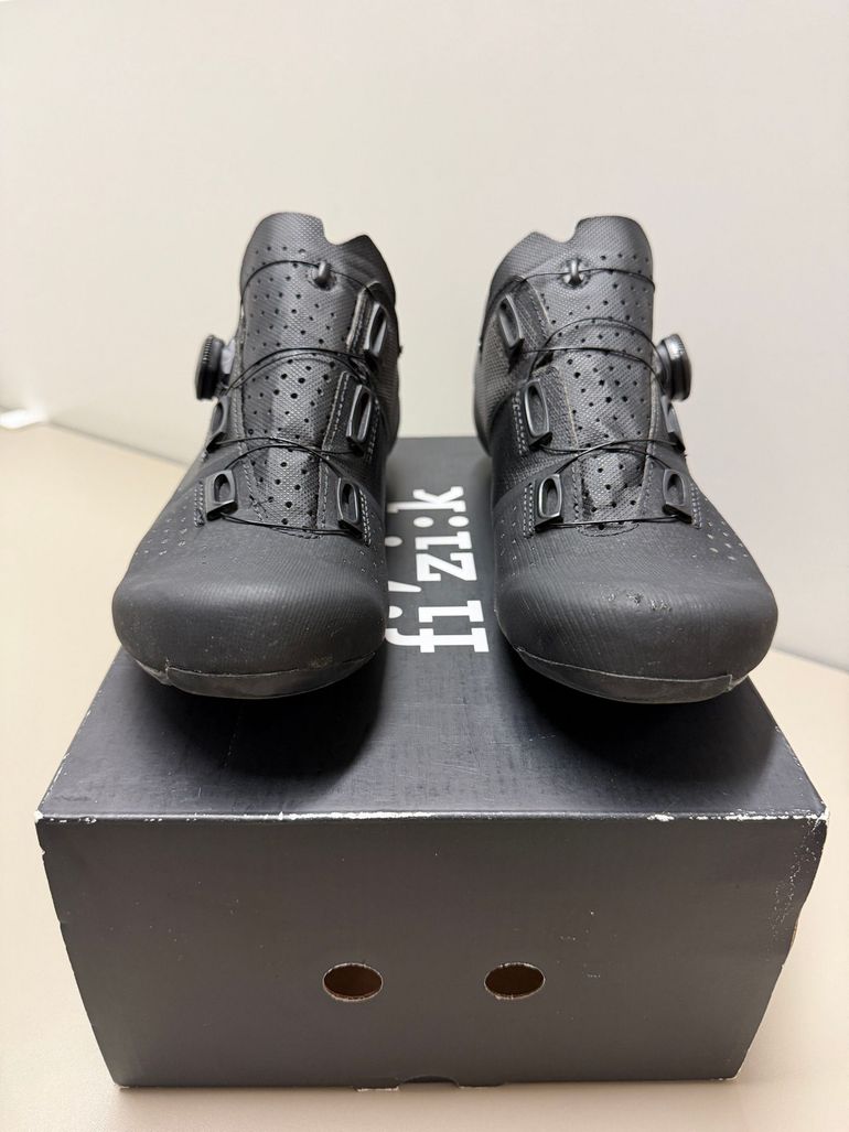 Used Fizik Tempo Overcurve R4 Black Size 43 bike — image 3 of 8
