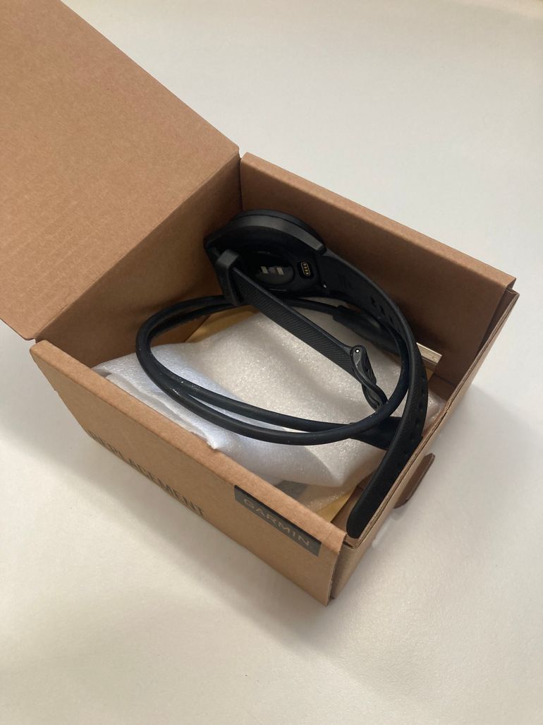Used Garmin Vivomove Sport Hybrid Smartwatch 2025 bike — image 3 of 3
